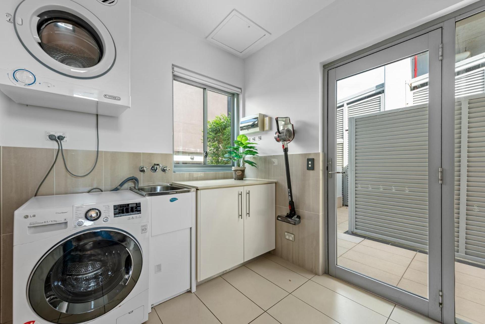 Proximity Waterfront Apartments Redcliffe Room photo